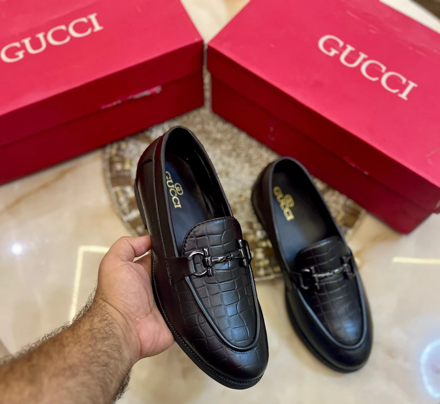 Gucci Men’s Loafers with Stylish Buckle (7, Black)