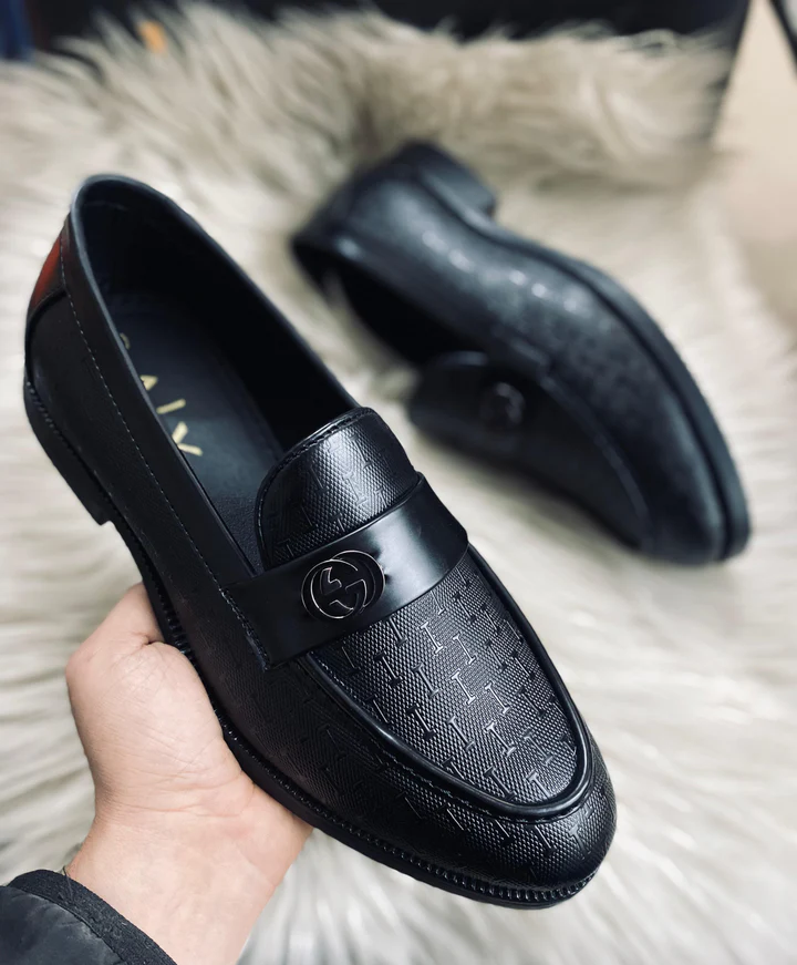 Gucci Premium Loafers for Men (Black, 7)