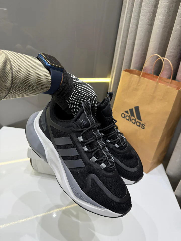 Adidas Alphabounce shoes (41/7)