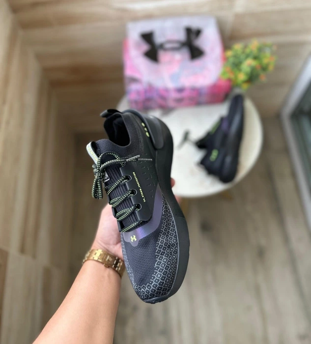 PHANTOM HOVR 2023 BLACK UNDER ARMOUR SHOE FOR MEN (40)