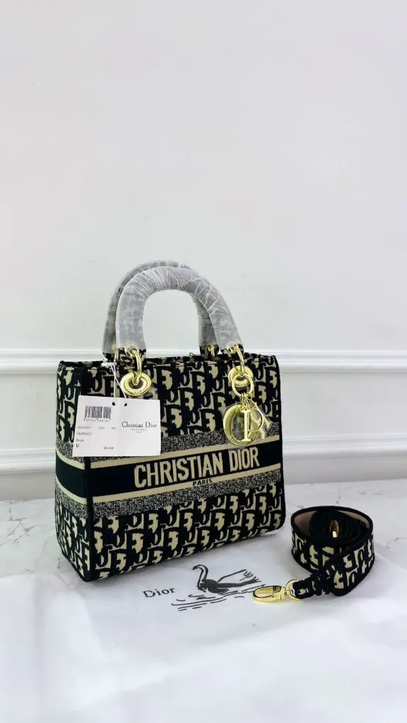 Fully Embroidered Lady-Style Handbag (1)