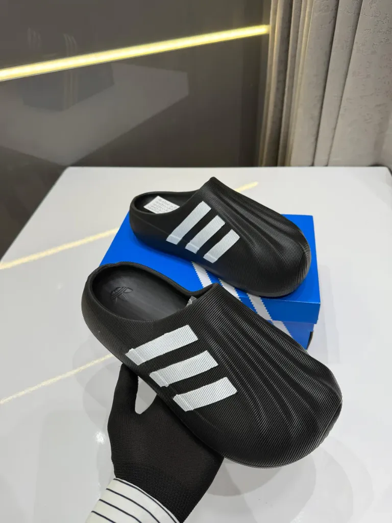 Unisex Comfort Crocs (Black, 7)