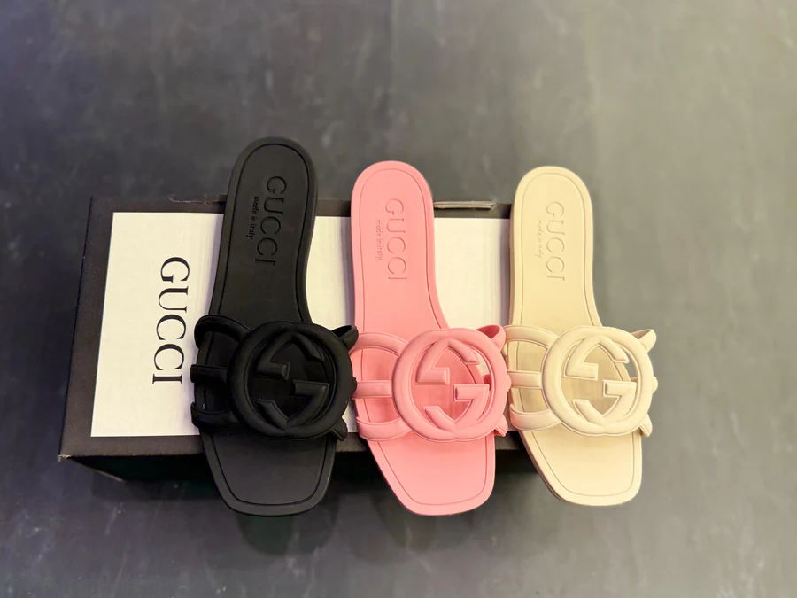 Gucci Women’s Made in Italy Flats (40, Black)