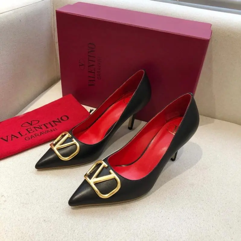 Valentino Garavani Vlogo Plaque Pointed Toe Pump (40)